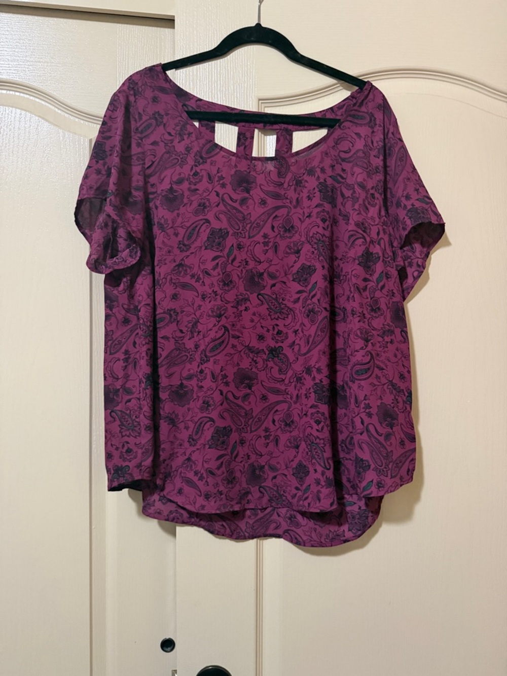 torrid Plum Paisley Short-Sleeve Blouse size 2